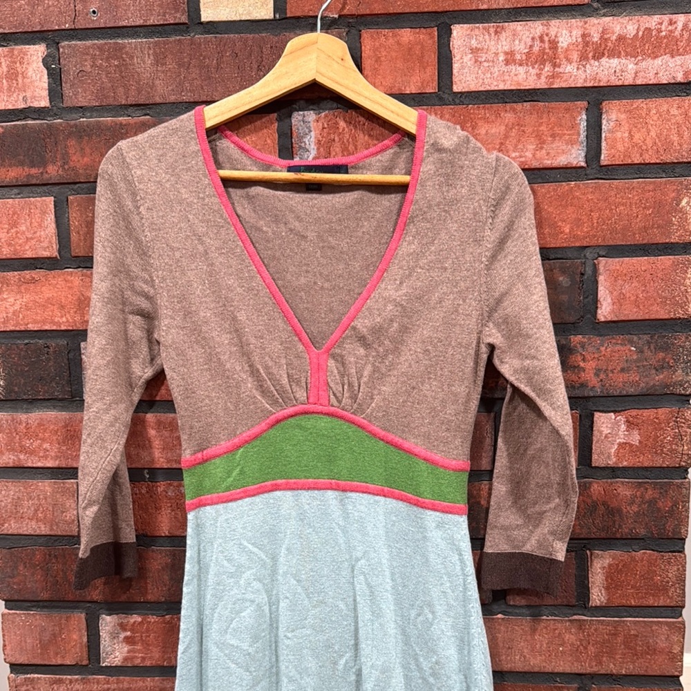 Boden Colorful V-Neck Women's Dress - Picture 2 of 9
